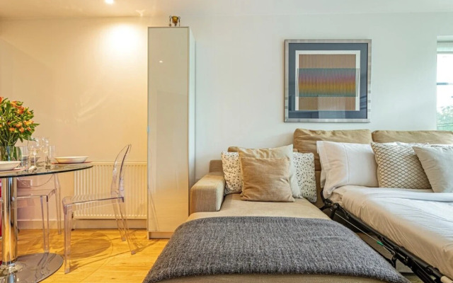 Bright 1 Bedroom Apartment Near London Bridge With Balcony