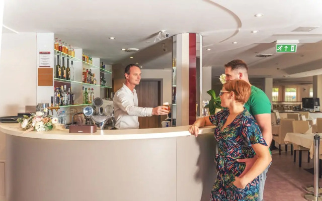 Granada Konferencia Wellness Sport Hotel