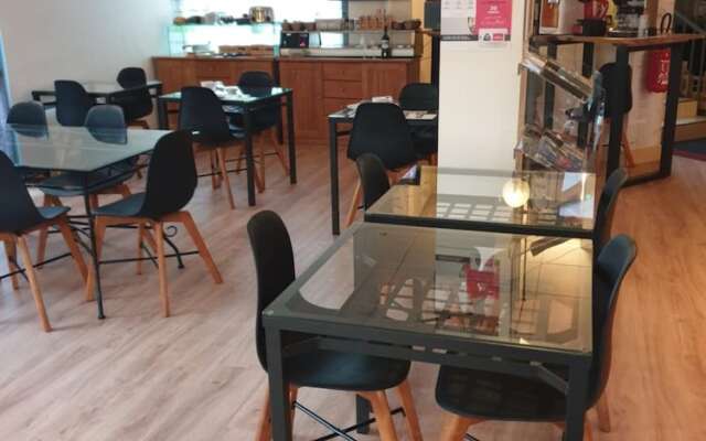 FASTHOTEL LE RALE DES GENETS - Un hôtel FH COLLECTION