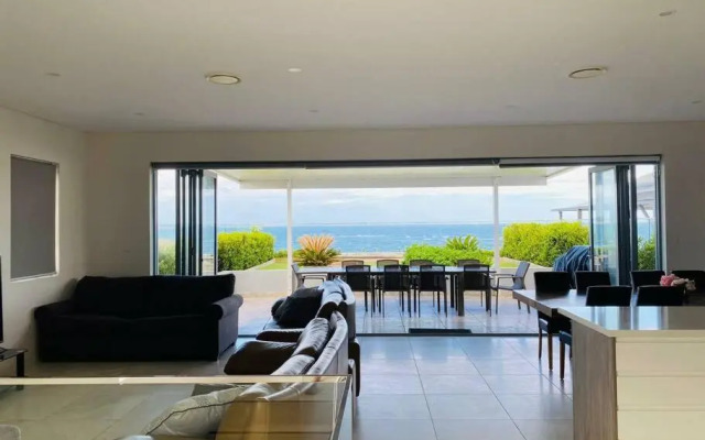 Beachfront apartment The Entrance Central Coast