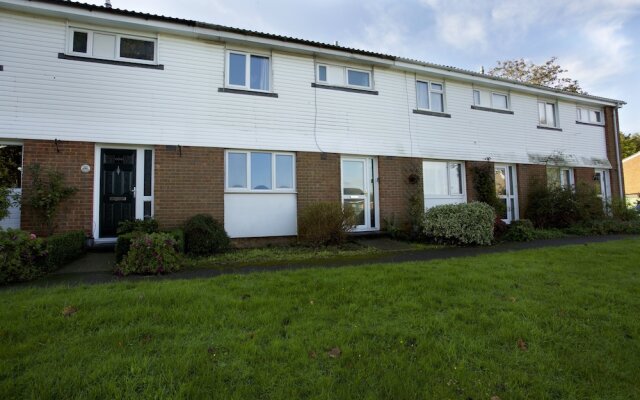 Sleek 2BD House with Garden Heart of Guildford