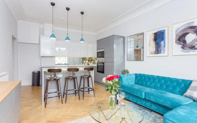 Silver Lining - Luxury New Town Apartment