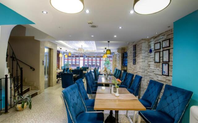 Raymond Blue Hotel