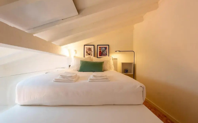 Mezzanine Stylish Apartment U