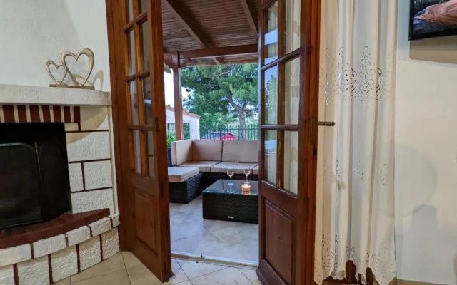 Lovely Lontza, A Cozy 2-Bedroom House.