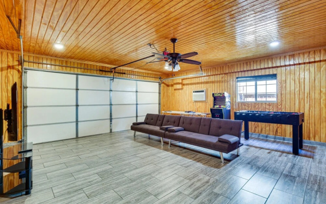 Cozy Coachella Home Rental: Game Room, Grill!