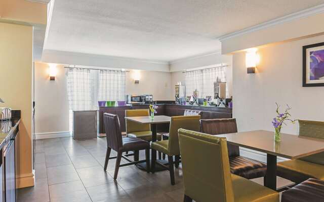 Wingate by Wyndham Galveston Beachfront at the Seawall