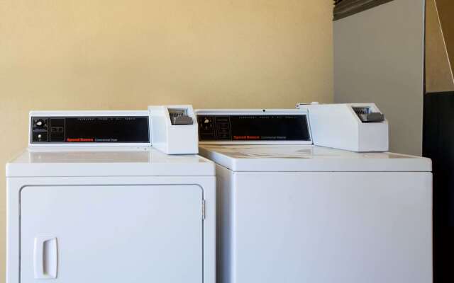 Days Inn by Wyndham Centerville