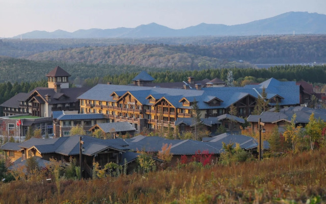 Changbaishan Luneng Resort Maplewood Chalet