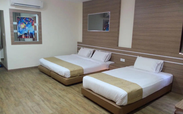 Holiday Hotel