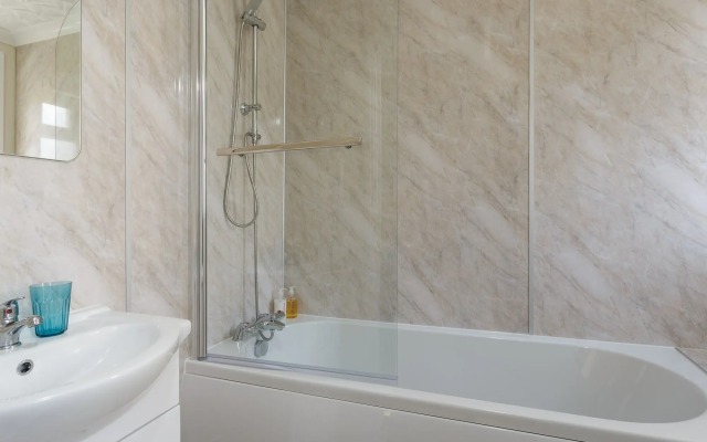 Lowcay Apartments