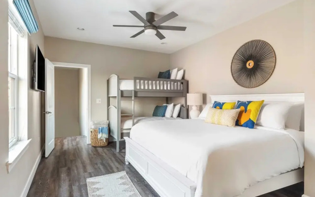 Sleeps 18! Private Pool, Hot Tub, Near Beach Miramar Dream House by Avantstay