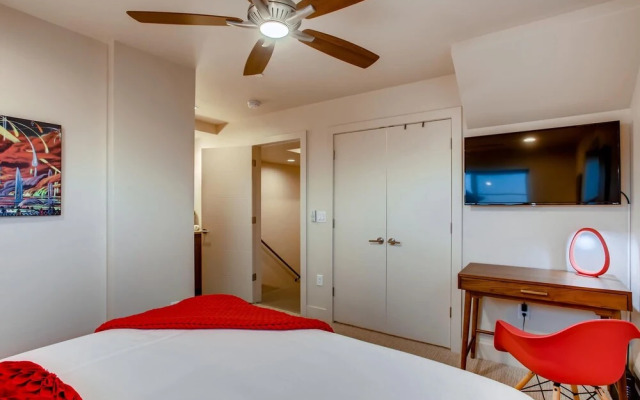 Elegant Townhome Near Old Town, Breweries and River!