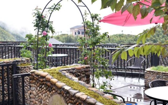 Yunhe Terrace Sit and Watch Yunqi Homestay