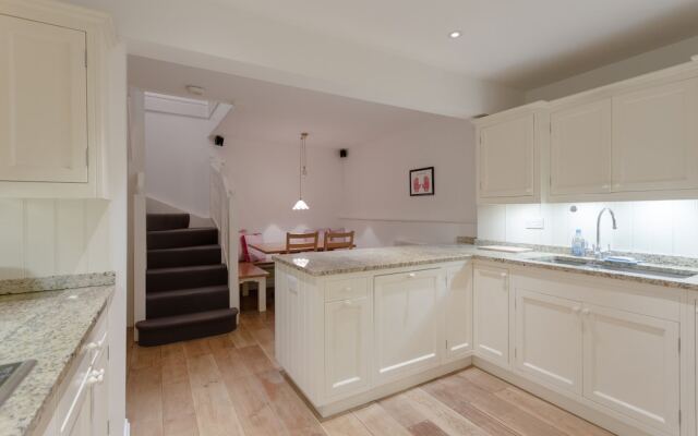 Home With Roof Terrace Hampstead Village
