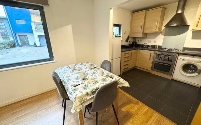 Sea Breeze Retreat in Swansea