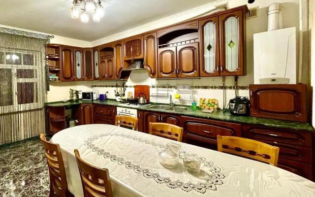 Дом на переулке Буачидзе 2