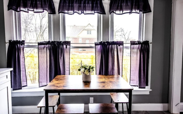 Cozy 1 bedroom Apartment Sleeps 4