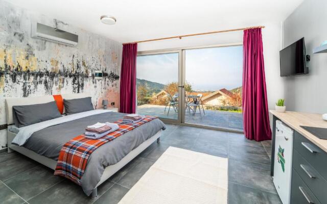 Chardonnay Guest Studio Rooms with Great view for nature lovers