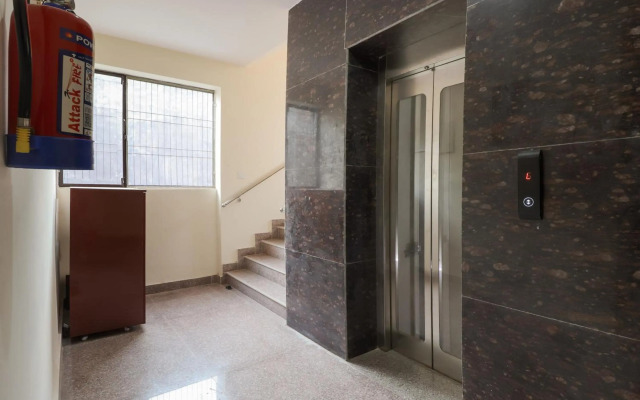 Flagship 75893 Hotel Maharaja Gold