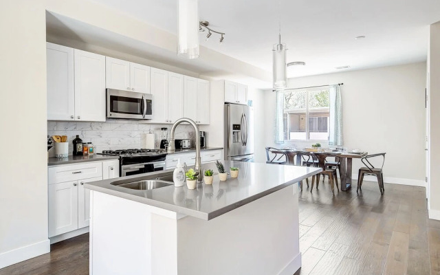 Scenic Dt Skyline! Walk To Sloan'S Lake!