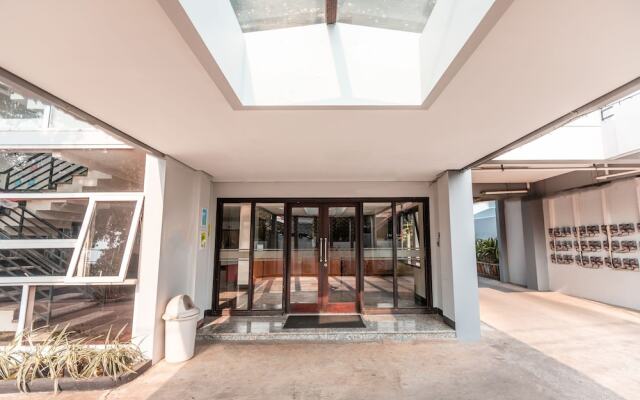 OYO Life 1437 W Residence