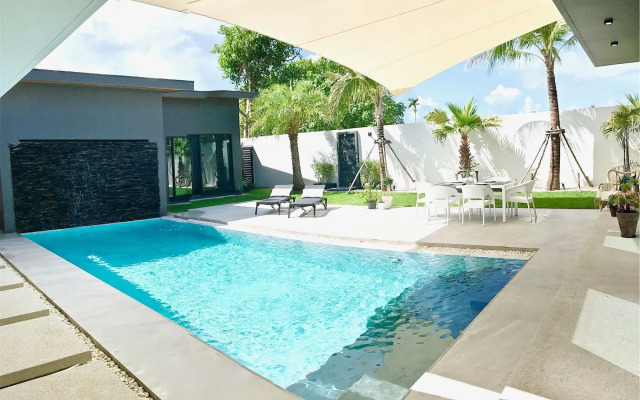 New Wonderful Villa in Nai Harn Center