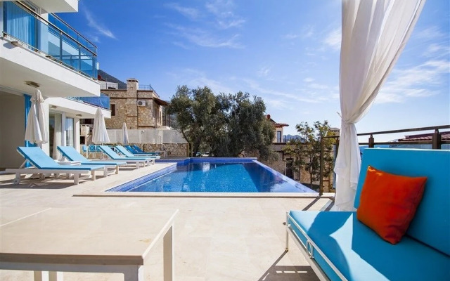 Villa Lotus by Akdenizvillam