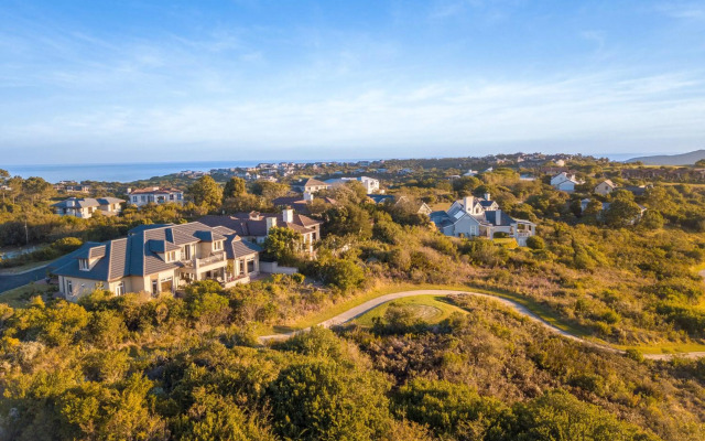 Pezula Magic Retreat - 4 Bedroom Lagoon View Home