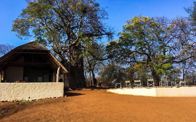 Zingela Nature Reserve - Baobab Tented Camp