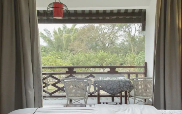 Snow Lion Riverside Resort