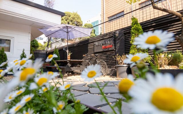 Huayuan House Hongdae - Hostel