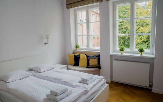 Apartment Swietojanska Warsaw by Renters