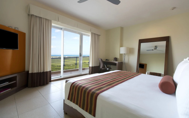 Krystal Urban Cancun & Beach Club