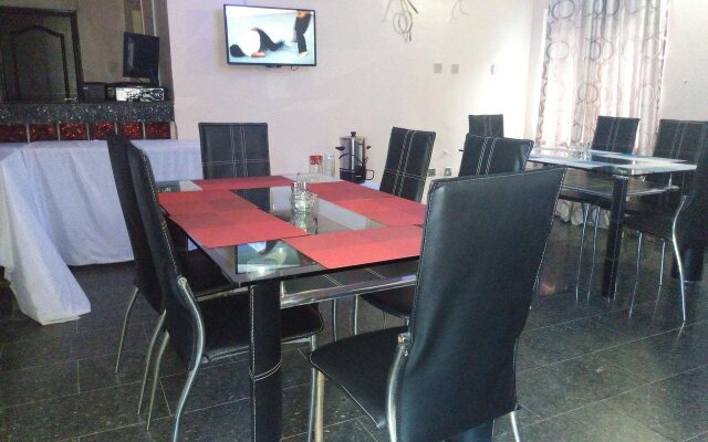 D'Luxx Villa & Suits