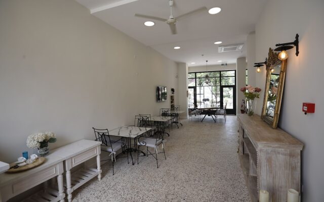No 10 Hotel