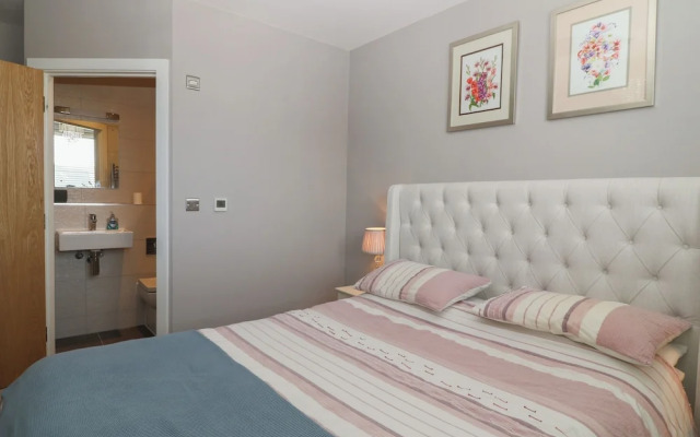 7 Warren Edge Close