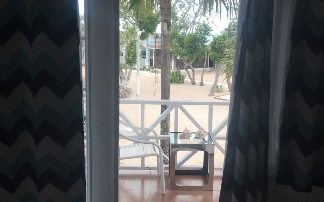 Coral Harbour Beach House And Villas