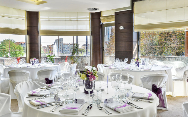 Rosslyn Central Park Hotel