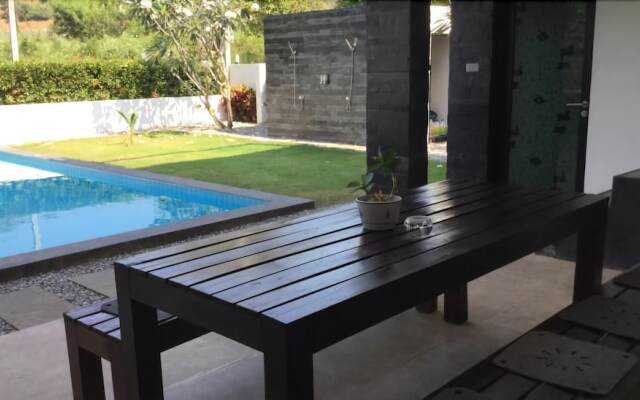 Relax Pool Villa Pranburi