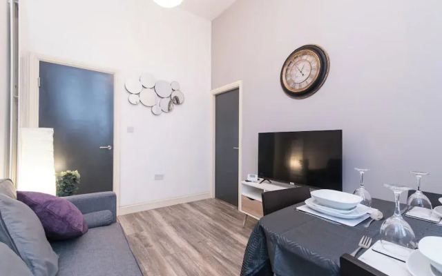 Tranquil Derby 2 Bedroom Apartment Retreat