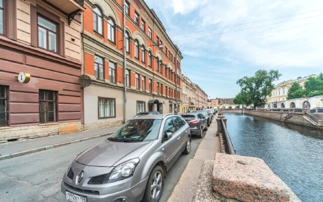 Apartment near Kazansky Cathedral