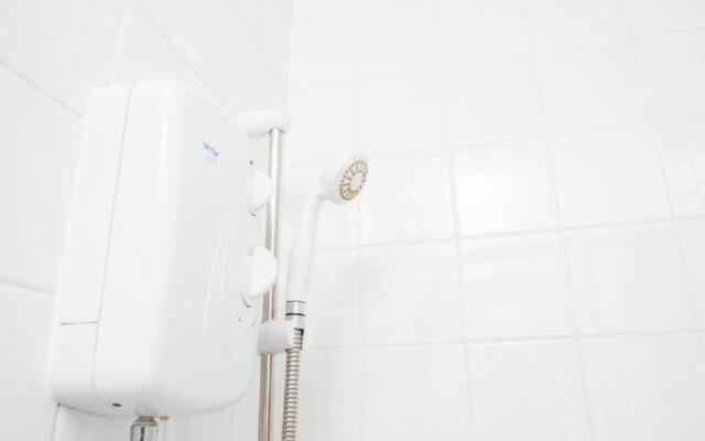 Newport house sleeps 9 - Mycityhaven