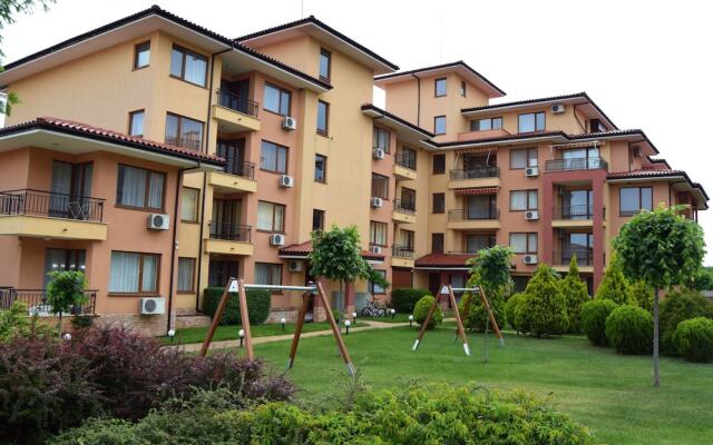 FM Deluxe Studio with Parking & Pool
