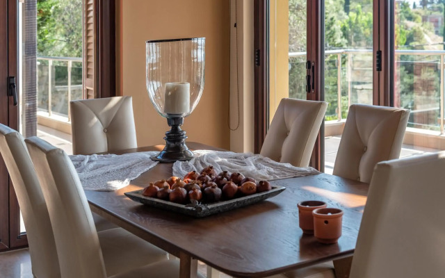 Luxurious Villa Kastro