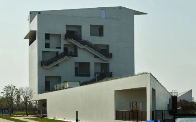 Yingge Treading on the Waves Boat House Homestay