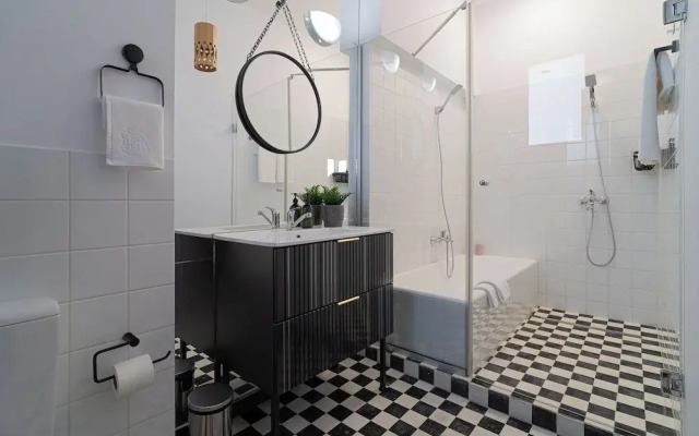 Spacious 3BR Atrium Penthouse, Balcony, Cismigiu