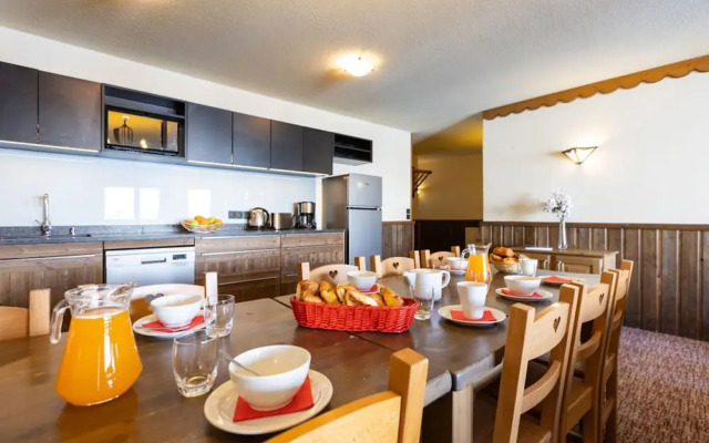 Apartment With Fireplace and Wi-fi in Arc 2000