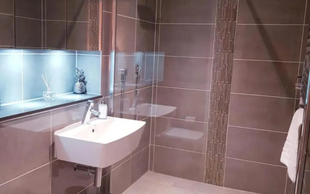 Chiswick Park Apartments, Chiswick, West London