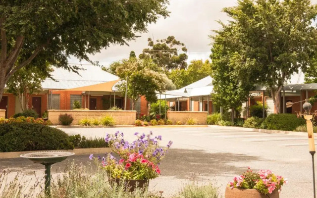 Strath Motel